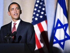 Obama before U.S. and Israeli flags